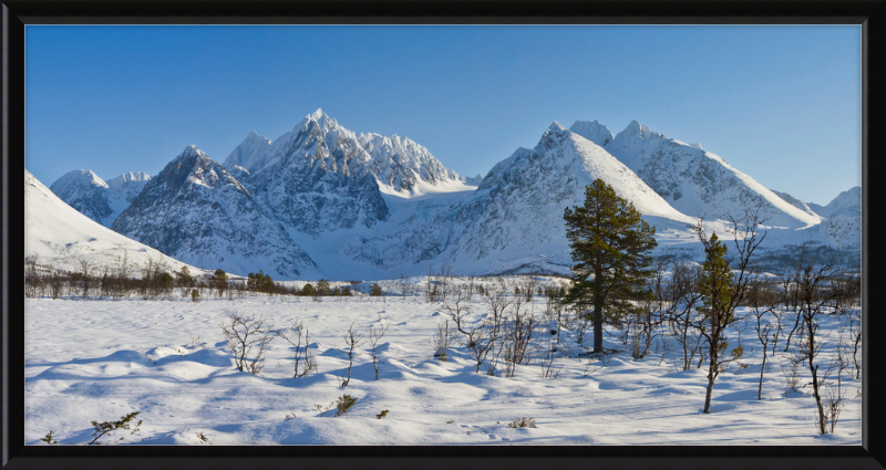 Lenangstindane and Jægervasstindane in Lyngen - Great Pictures Framed