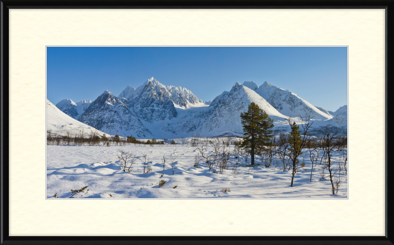 Lenangstindane and Jægervasstindane in Lyngen - Great Pictures Framed