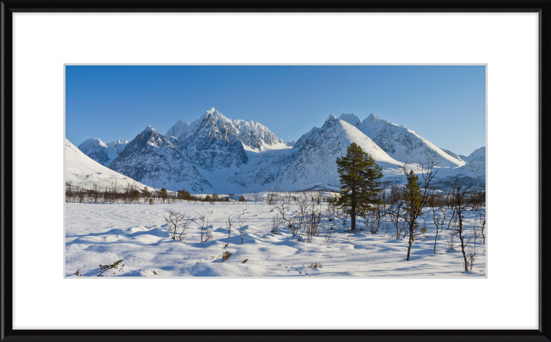 Lenangstindane and Jægervasstindane in Lyngen - Great Pictures Framed