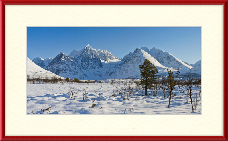 Lenangstindane and Jægervasstindane in Lyngen - Great Pictures Framed
