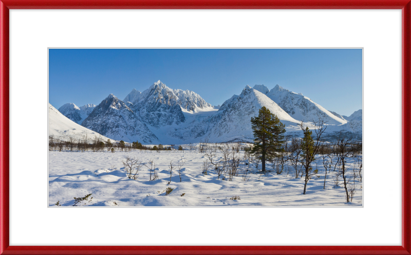Lenangstindane and Jægervasstindane in Lyngen - Great Pictures Framed