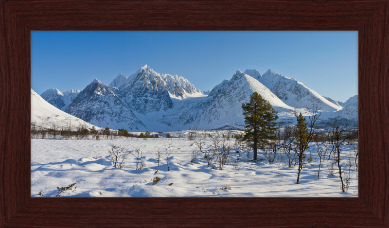 Lenangstindane and Jægervasstindane in Lyngen - Great Pictures Framed