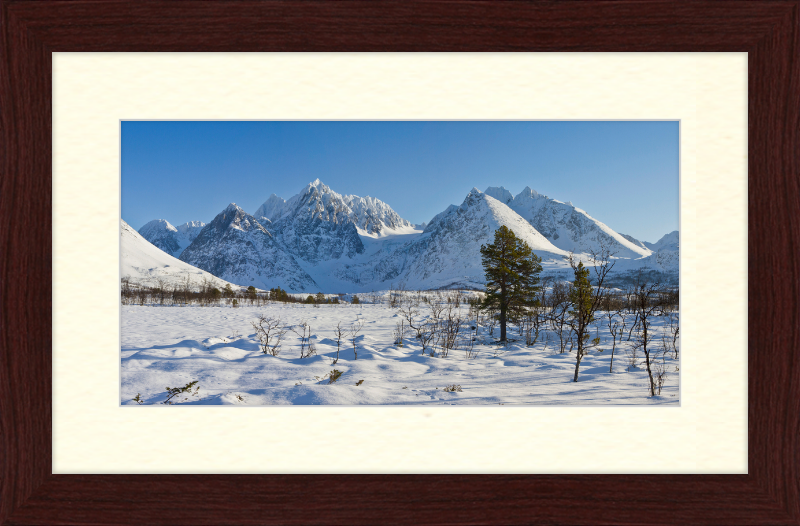 Lenangstindane and Jægervasstindane in Lyngen - Great Pictures Framed