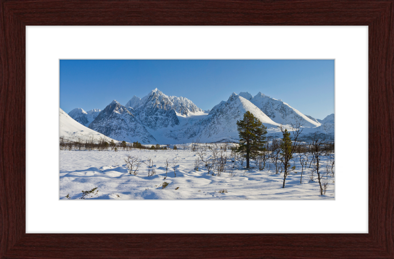 Lenangstindane and Jægervasstindane in Lyngen - Great Pictures Framed